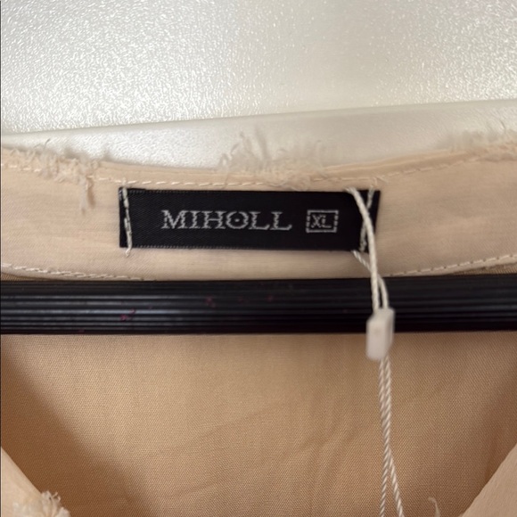 Elegant Cream Polka Dot Dress - Picture 4 of 8